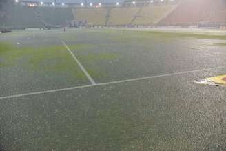 Chuva adiou início de jogo do Santos.