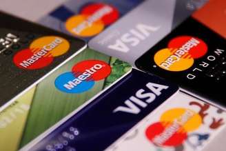 Cartões de crédito podem cobrar juros do parcelamento