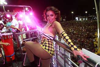 Anitta se inspirou no "É o Tchan!" para compor um de seus looks de Carnaval.