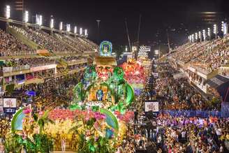 Desfile da escola de samba Mangueira, com o enredo "História para ninar gente grande", do carnavalesco Leandro Vieira, no segundo dia de desfiles realizados no sambódromo do Rio de Janeiro, no centro da cidade, na terça-feira, 5 de março de 2019