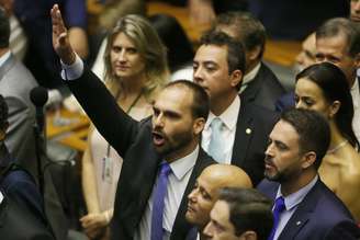 O deputado Eduardo Bolsonaro (PSL) durante a cerimônia de posse dos 513 parlamentares na 56ª legislatura da Câmara dos Deputados, no Congresso Nacional, em Brasília (DF)