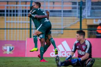 Carlos Eduardo marca gol durante jogo entre São Paulo e Palmeiras, partida válida pelo Campeonato Paulista 2019, no estádio do Pacaembu