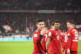 James marca três, Bayern goleia e volta à liderança do Alemão (Foto: Reprodução / Twitter)