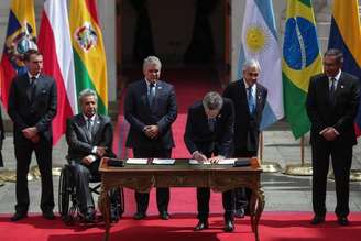 Líderes da América do Sul assinam acordo para criar Prosul