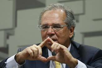 O ministro da Economia, Paulo Guedes fala na Comissão de Assuntos Econômicos (CAE) do Senado Federal, em Brasília, nesta quarta-feira (27).