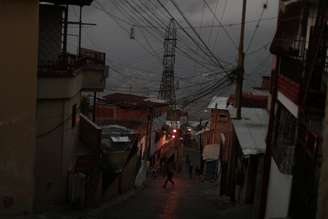 Torre de energia durante blecaute em Caracas
27/03/2019 REUTERS/Ivan Alvarado 