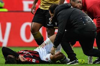 Paquetá sofreu uma lesão no tornozelo na última terça e teve que deixar o estádio de muletas (Miguel MEDINA/AFP)