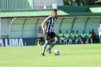 Cícero, jogador do Botafogo-RJ, durante partida contra o Americano, válida pela sexta rodada da Taça Rio 2019