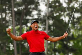 O americano Tiger Woods conquistou neste domingo o título do Masters de Augusta (Foto: Kevin C. Cox/ AFP)