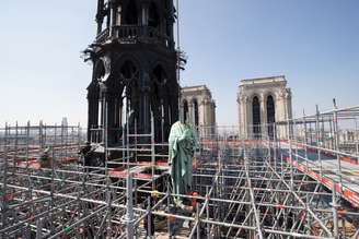 Estátua de São João é removida da Catedral de Notre Dame após incêndio
11/04/2019
REUTERS/Philippe Wojazer