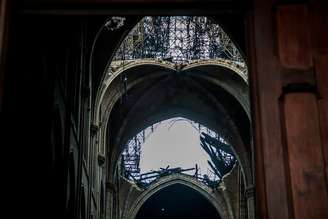 Catedral Notre-Dame de Paris no dia seguinte ao incêndio que causou grande destruição
16/04/2019
Christophe Petit Tesson/Pool via REUTERS
