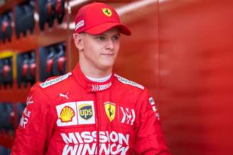 Chefe da Ferrari compara Mick Schumacher com seu pai Michael