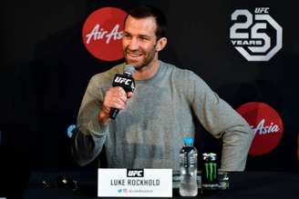Luke Rockhold se prepara para estrear nos meio-pesados e já sabe como vencer Jon Jones (Foto Getty Images / UFC)