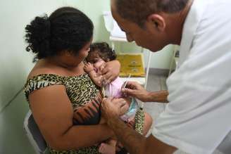 Campanha de vacinação no Centro de Saúde Boechat de Menezes Pompeia, na Rua Leopoldo Gomes, no bairro Pompeia, em Belo Horizonte (MG)
