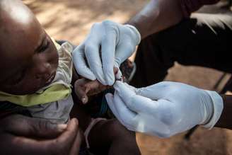 OMS lança 1º teste em grande escala de vacina contra malária