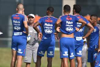 Sampaoli conversa com jogadores do Santos, em treino desta quinta, no CT Ninho do Urubu (Ivan Storti/Santos FC)