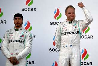 Mercedes bate recorde da F1 com 4ª dobradinha da temporada em Baku