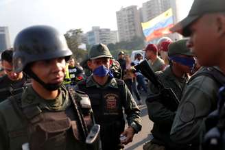 Militares perto de base aérea de "La Carlota" em Caracas
30/04/2019 REUTERS/Carlos Garcia Rawlins