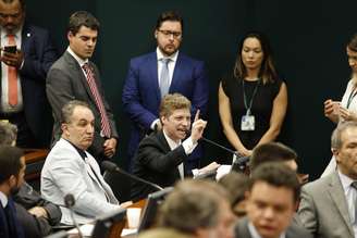 Ao centro, deputado Marcel Van Hattem (NOVO-RS) em sessão sobre o projeto da reforma da Previdência, na Comissão de Constituição e Justiça e de Cidadania (CCJ), na Câmara dos Deputados, em Brasília (DF)