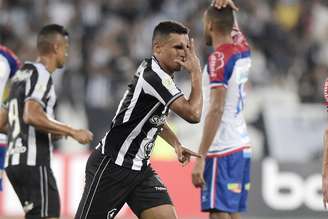 Erik, do Botafogo, comemora após marcar gol na partida contra o Bahia, válida pela segunda rodada do Campeonato Brasileiro 2019, realizada no Estádio Nilton Santos (Engenhão), zona norte da capital paulista, nesta quinta-feira (02).