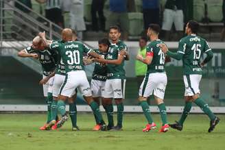 Deyverson, do Palmeiras, comemora após marcar gol em partida contra o Internacional, válida pela 3ª rodada do Campeonato Brasileiro 2019, no Allianz Parque