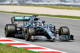 Testes da F1: Nikita Mazepin mantém a Mercedes na frente; Sérgio Sette com problemas
