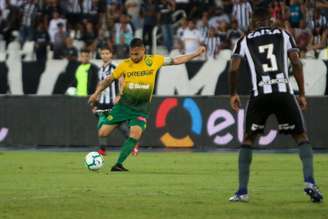Eduardo Ramos em ação contra o Botafogo pela Copa do Brasil (Foto: Divulgação)