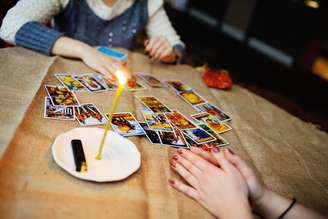 Atraia prosperidade com o ritual das cartas ciganas