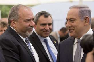 Avigdor Lieberman (esquerda) travou negociações com Benjamin Netanyahu (direita)