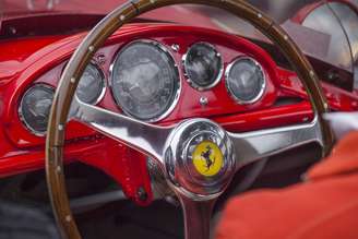Coleção de Ferraris é encontrada abandonada nos EUA