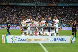 Time posado do São Paulo durante a partida entre Bahia e São Paulo, válida pela Copa do Brasil 2019 na Arena Fonte Nova em Salvador (BA), nesta quarta-feira (29). 