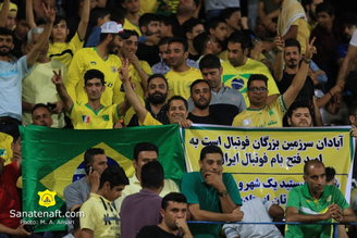 Camisa do Sanat Naft é similar à da Seleção e alguns torcedores levam bandeiras do Brasil (Foto: M. A. Ansari)