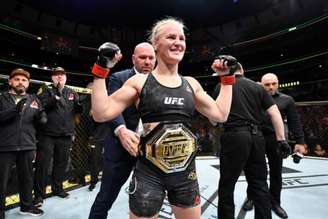 Valentina Shevchenko manteve o cinturão peso-mosca do UFC com um belo nocaute sobre Eye (Foto: Getty Images)