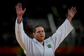 O judoca brasileiro Rafael Silva, o Baby, da categoria pesados (acima de 100kg), comemora a conquista da medalha de bronze após vencer o combate contra o uzbeque Abdullo Tangriev, válido pelas Olimpíadas do Rio de Janeiro 2016, no Brasil