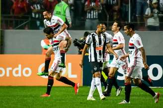 Alexandre Pato empata para o São Paulo contra o Atlético-MG