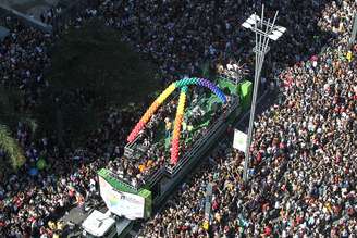 ARQUIVO - Movimentação na Avenida Paulista em São Paulo, durante a concentração da 21° Parada do Orgulho LGBT.