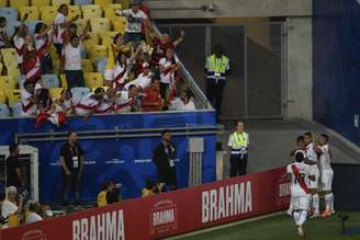 Peru venceu a Bolívia no Maracanã (Foto: MAURO PIMENTEL / AFP)