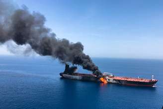 Petroleiro em chamas no Golfo de Omã
13/06/2019
ISNA/via REUTERS