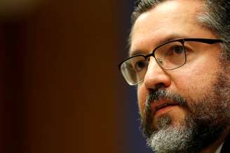 Ministro Ernesto Araujo fala durante entrevista no Itamaraty 2/7/2019 REUTERS/Adriano Machado