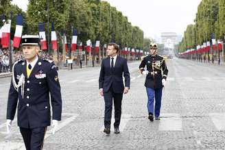 Macron desfila na Champs-Élysées no Dia da Bastilha