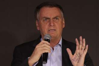 Após ataques de Bolsonaro, boatos ganham impulso nas redes