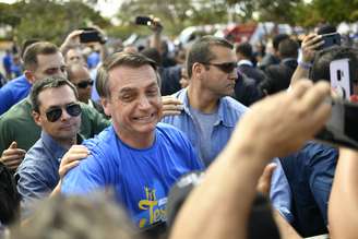 Bolsonaro participa da Marcha para Jesus realizada em Brasília (DF), neste sábado (10)