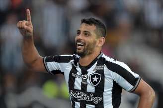 Diego Souza marcou gol da virada do Botafogo sobre o Athletico-PR