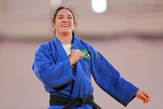 Brasileira Mayra Aguiar comemora ao conquistar a medalha de ouro após vencer Kaliema Antomarchi, de Cuba, pelo judô feminino 78kg dos Jogos Pan-Americanos Lima 2019, no Centro de Convenções de Lima, neste domingo (11)