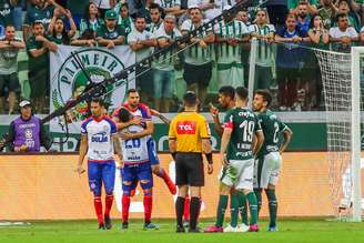 Palmeirenses ficaram na bronca com a arbitragem.