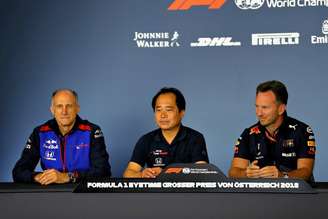 Honda estava “um pouco mais cautelosa” no começo da temporada, diz Verstappen