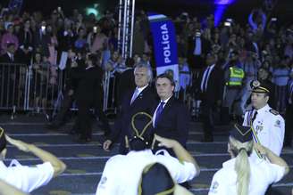 O presidente Jair Bolsonaro participa ao lado do governador de Goiás, Ronaldo Caiado, da solenidade de formatura 45ª Turma de Aspirantes da Polícia Militar, no Comando da Academia de Polícia Militar em Goiânia