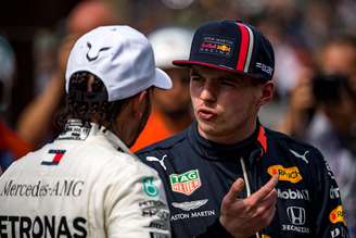 Há três ou quatro pilotos com os mesmos recursos de Hamilton, diz Verstappen