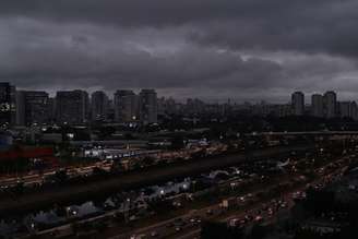  Zona sul de São Paulo, vista a partir da zona norte da capital paulista, às 16h desta segunda-feira.