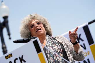 A escritora norte-americana Angela Davis durante um evento no Capitol Hill em Washington, Estados Unidos